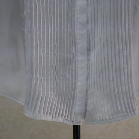 Covington White Flutter Sleeves VNeck Button Close Blouse -L - Picture 8 of 12
